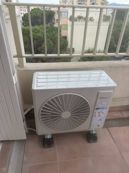 installateur de climatisation mono split murale Altech à Anthéor proche des Adrets de l’Estérel 