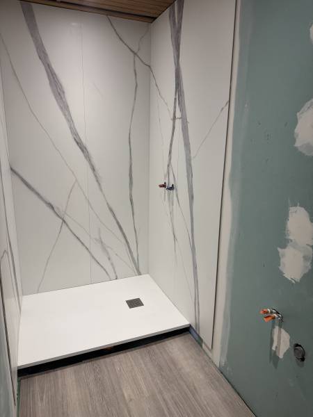création d'une douche effet marbre saint raphael frejus