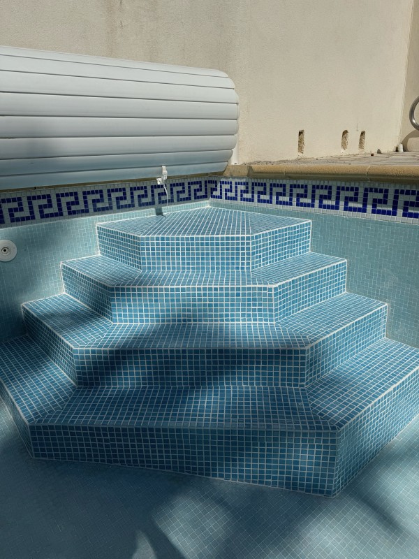 pose de carrelage avec joint epoxy à Saint-Raphaël près de Fréjus