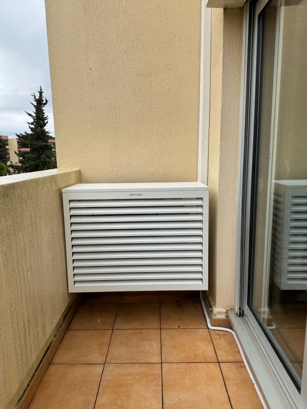 climaticien pour la pose d'un système monosplit Daikin à Saint Raphaël près de Fréjus